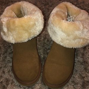 UGG Bailey Button